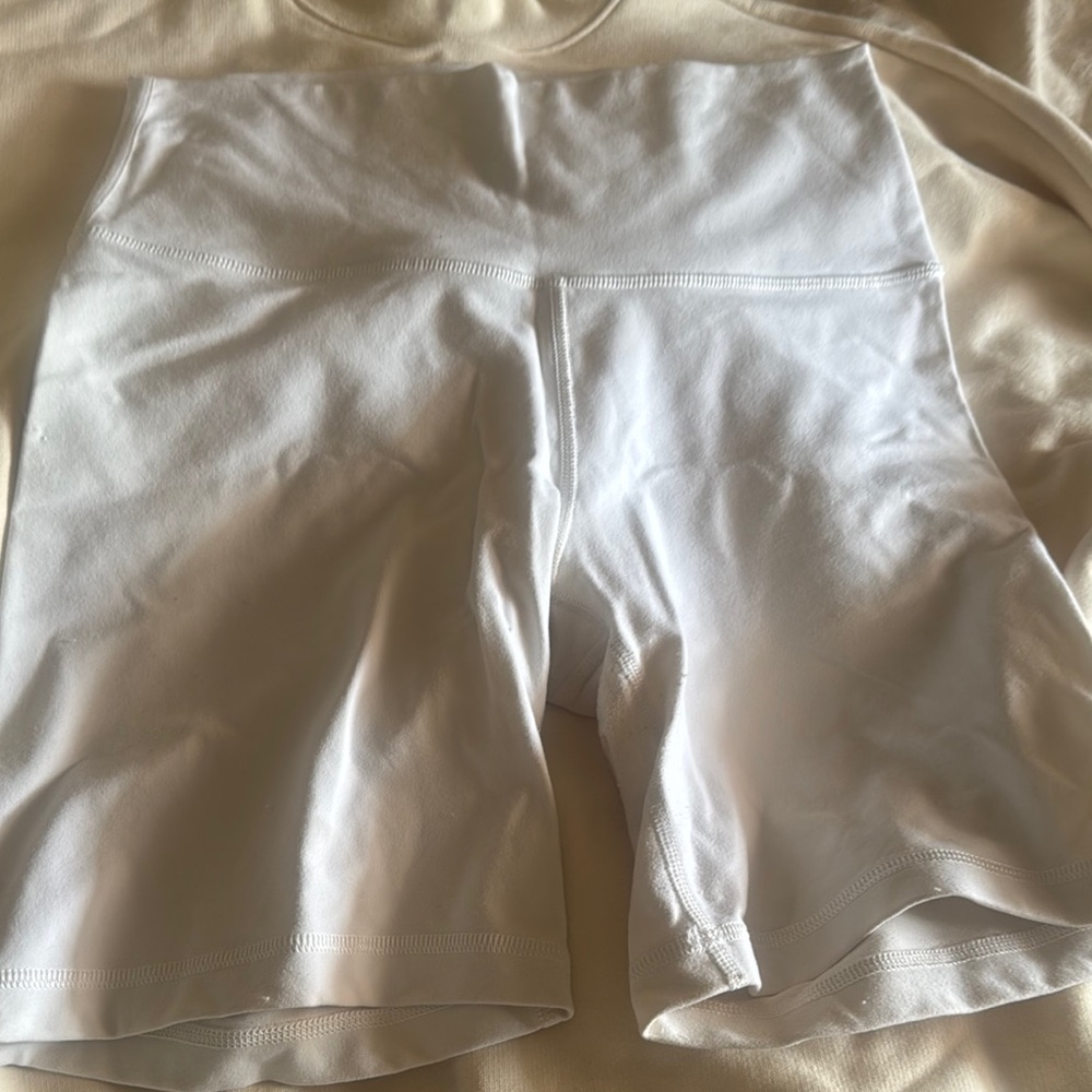 TNA Aritzia Life Shorts 7”
